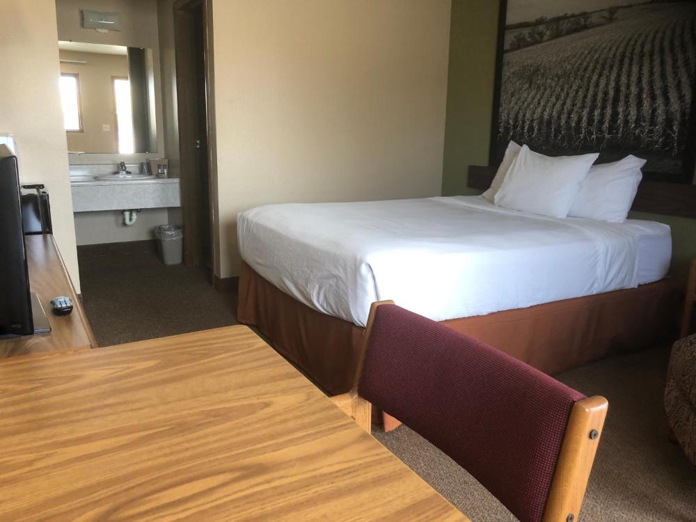Queen Room interior